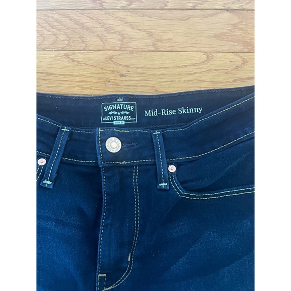 Levi's Dark Blue Mid-Rise Skinny Jeans - NWOT - Picture 3 of 4